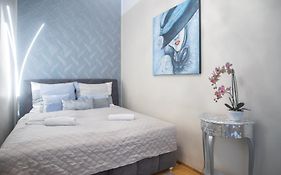 Free Garage Parking, Ac And Bikes In The Downtown